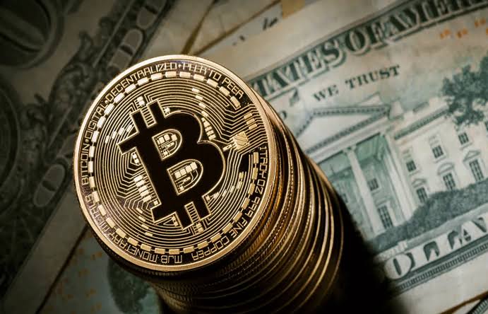 Bitcoin is storming the stronghold of safe havens.. Has it outperformed gold and the dollar in protecting wealth?
