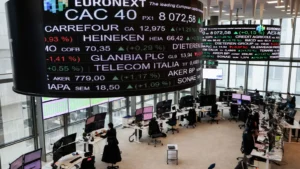 European stocks record slight gains in anticipation of the interest rate decision and corporate results