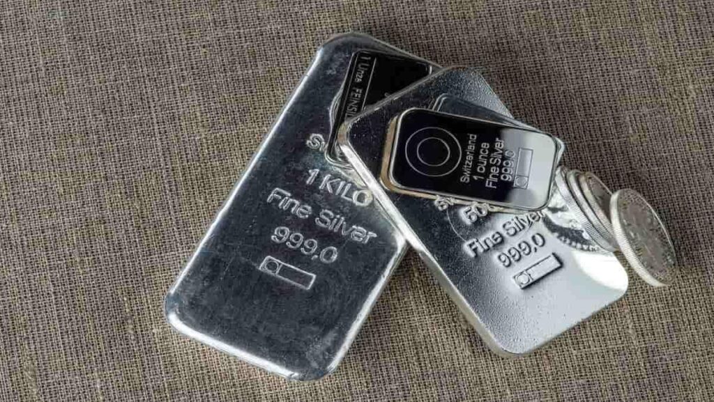 Silver collapse below $50 confuses precious metals markets