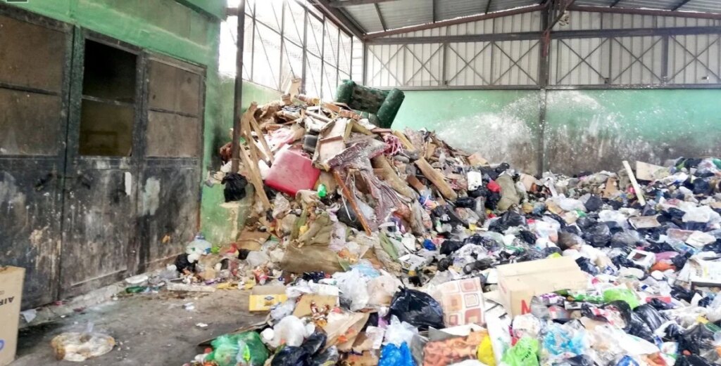 The waste crisis is suffocating Al-Beddawi amid accusations of obstructing solutions