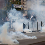 French Square of Rage: Back and forth between students and security amid tear gas smoke