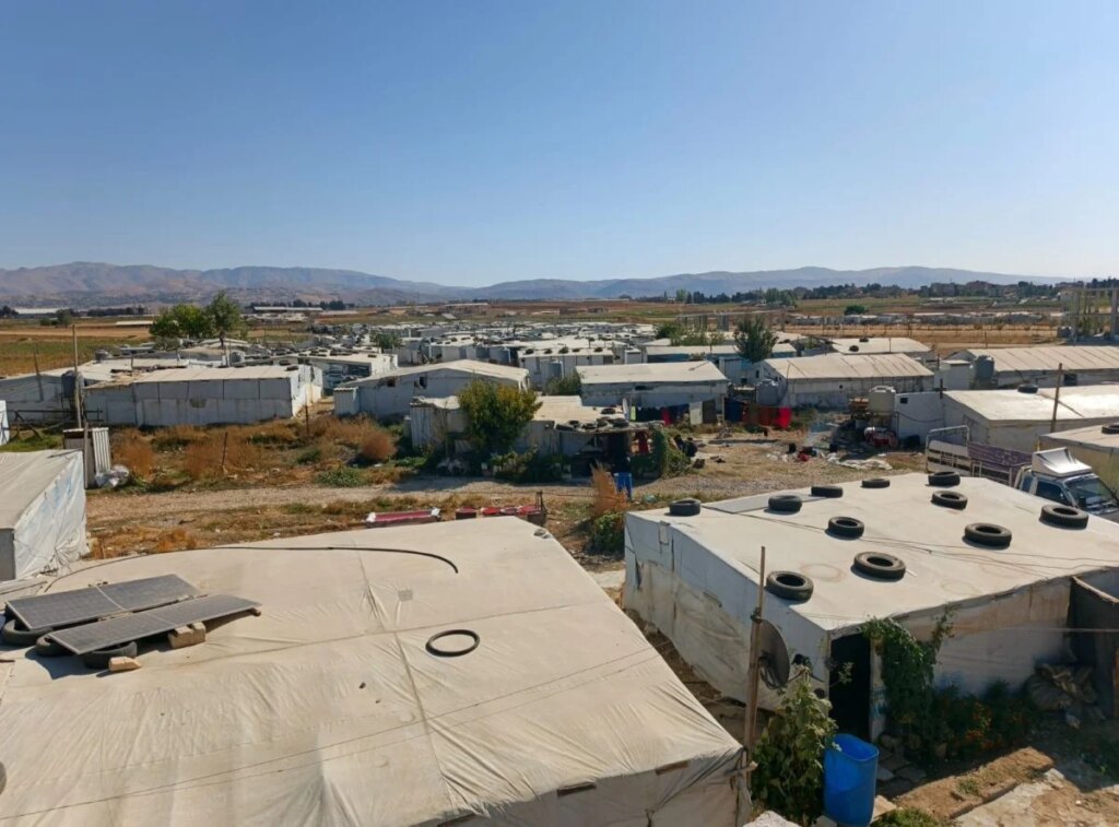 A racist attack burns Syrian tents in the courtyard, and the fire spreads to the olive groves