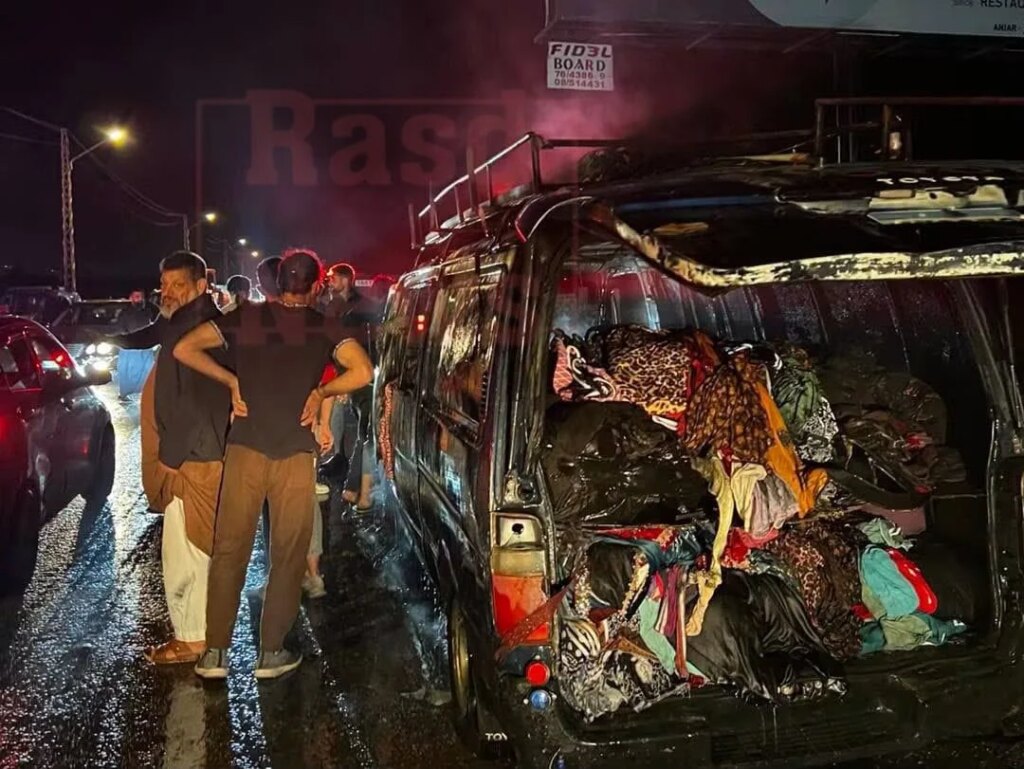 A van burned on the Bekaa Road and fire brigades quickly intervened