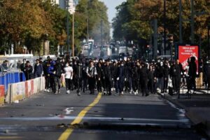 Massive clashes sweep Italian cities amid noisy student protests