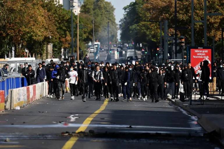 Massive clashes sweep Italian cities amid noisy student protests